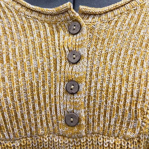 Never worn sweater but no ticket attached - Picture 2 of 8